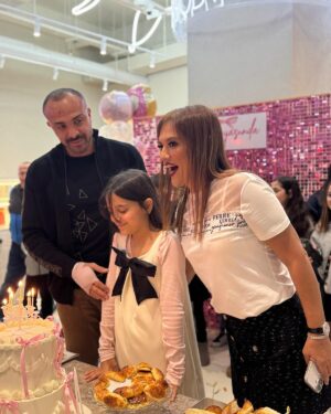 Demet Akalın Instagram - Guzel dostlarla guzel suprizli  11. Yas dogumgunu partisi Hirakurt💖🫶🏻🫶🏻
