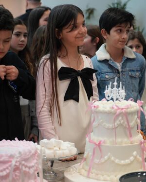 Demet Akalın Instagram - Guzel dostlarla guzel suprizli  11. Yas dogumgunu partisi Hirakurt💖🫶🏻🫶🏻