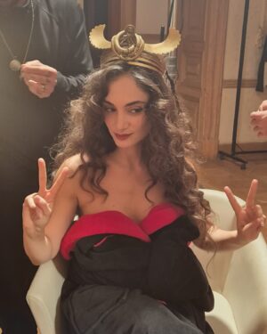 Denise Capezza Instagram - Yeni bölümümüz bu akşam @nowtvturkiye saat 20!
#şakirpaşaailesi #şakirpaşaailesimucizelerveskandallar
