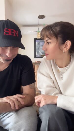 Derya Beşerler Instagram - Bizim oyun çabuk bitti😄( Not: bu oyunda hiçbir Gripin grubu üyesi zarar görmemiştir💣😌)