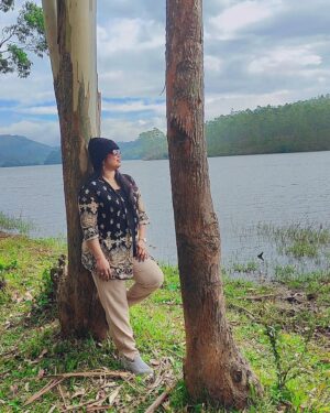 Devipriya Instagram - Started my 2025 with an amazing pleasant lovely trip to munnar🫰🤗.Happy me🤗🫰@devipriya23_official