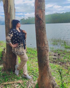 Devipriya Instagram - Started my 2025 with an amazing pleasant lovely trip to munnar🫰🤗.Happy me🤗🫰@devipriya23_official