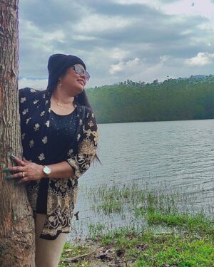 Devipriya Instagram - Started my 2025 with an amazing pleasant lovely trip to munnar🫰🤗.Happy me🤗🫰@devipriya23_official