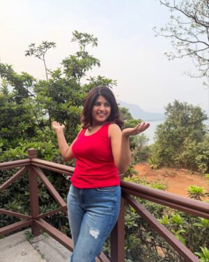 Dhamnashree Kadgaonkar Instagram - Good morning everybody ...

#dhanashrikadgaonkar #photoshoot #mulshi #nomakeup