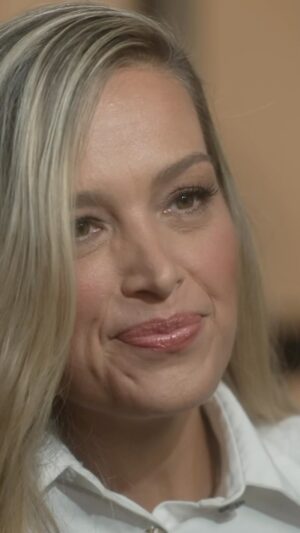 Diane Sawyer Instagram - Supermodel @pnemcova opens up to @dianesawyer about surviving the deadly tsunami in Thailand 20 years ago and how it still affects her today: “It’s always difficult to go back in that moment when my life changed ... I needed all my energy to keep alive.” 

Head to our link in bio for the full story. 

#petranemcova #tsunami #thailand #naturaldisaster #news