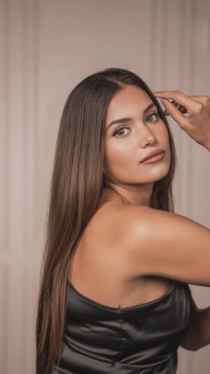 Dimpi Sanghvi Instagram - ✨ Shine like never before! ✨
Dull hair? Not anymore! Transform your look with 8X glossier hair using the TRESemmé Lamellar Gloss range.

Powered by the Amino Gloss Complex, it laminates every strand for that head-turning shine you’ve been dreaming of. 💫 Who’s ready to glow up their hair game?

@tresemmeindia

#LamellarGlossRange #BringOnTheGloss #TresemmeIndia #HairCare #GlossGoals #DimpiSanghvi #ad