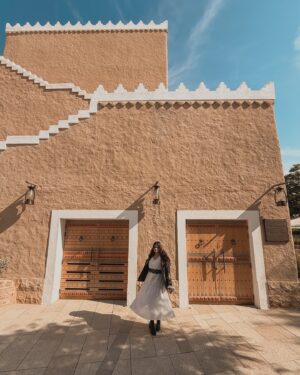 Dimpi Sanghvi Instagram - From exploring the rich heritage of Diriyah to indulging in unforgettable experiences, Riyadh truly leaves a lasting impression. 🕌✨ 

Our evening began at Café Bateel, where we savored their delectable dates kunafa—a perfect fusion of tradition and sweetness that felt like dessert heaven. 🍴❤️ Next, we made our way to Winter Wonderland, where dazzling lights, thrilling rides, and endless laughter created memories to cherish. ❄️🎡 

We wrapped up the day with a luxurious dinner at The Globe, enjoying breathtaking views of Riyadh’s sparkling skyline. 🌆✨ A perfect blend of culture, excitement, and elegance that makes Riyadh truly unique. 🇸🇦 

@visitsaudi 
#SaudiWinter 
#VisitSaudi 
#Saudi 
#Riyadh 
#Ad