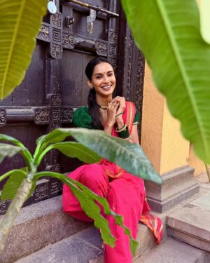 Dissha Pardeshi Instagram - लेऊन शालू 
भरजरी चांदण्याचा
भाळी टिळा 
चंद्रकोरीच्या
रात्र ती सजली 
भेटायला आपल्या 
साजणाला.. ✨