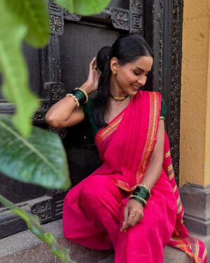 Dissha Pardeshi Instagram - लेऊन शालू 
भरजरी चांदण्याचा
भाळी टिळा 
चंद्रकोरीच्या
रात्र ती सजली 
भेटायला आपल्या 
साजणाला.. ✨