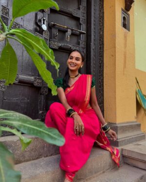 Dissha Pardeshi Instagram - लेऊन शालू 
भरजरी चांदण्याचा
भाळी टिळा 
चंद्रकोरीच्या
रात्र ती सजली 
भेटायला आपल्या 
साजणाला.. ✨