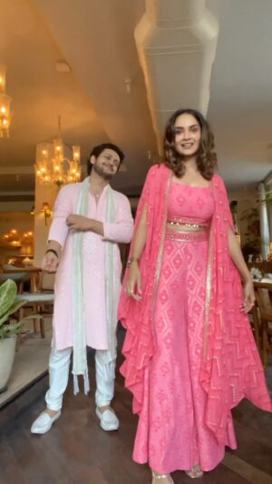 Dissha Pardeshi Instagram - Dancing  publicly in a restaurant for the first time ever like.😂🕺🏻
#dancers #reels #love #eat #funtimes #lunch #friends