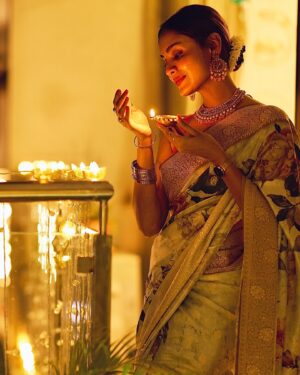 Dissha Pardeshi Instagram - शुभ दिवाळी 🪔