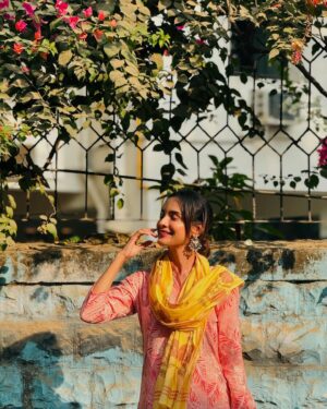 Dissha Pardeshi Instagram - Opening my New Year with gratitude and blessings 🌸
#shreeswamisamarth #jayshreekrishna