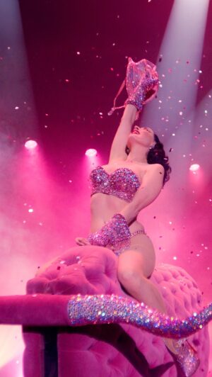 Dita Von Teese Instagram - TICKETS ON SALE NOW⭐️

DIAMONDS and DUST welcomes you to London’s Wild West End 🐎 

Fortune favours the bold, step through our doors 💎

www.diamondsxdust.com

#ditavonteese #diamondsxdust #emeraldtheatre #westendtheatre