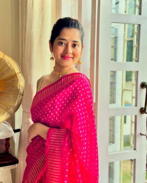 Ditipriya Roy Instagram - | শুভ বসন্ত পঞ্চমী | 🙏🏻❤️
.
.
.
.
.
.
.
.
. 📷 মা 
.
.
.
.
.
. #saraswati #puja #saree #monday #mondaymotivation #lookbook #bengali #ethnic #jewellery #hairgoals #happysoul #spirituality #peace #wisdom #instagood #instalike #instamood