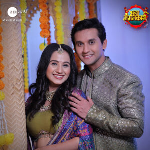 Divya Pugaonkar Instagram - जान्हवीच्या हाताला लागली जयंतच्या नावाची मेहंदी! 😍

पारू’ । ‘लक्ष्मीनिवास’
27 जानेवारी ते 1 फेब्रुवारी महासंगम, 7:30 PM

#Paaru #LakshmiNiwas #Mahasangam #MeMarathiZeeMarathi #ZeeMarathi #BhavyaMangalKarya