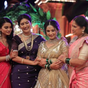 Divya Pugaonkar Instagram - जान्हवी जयंतचे भव्य लग्नकार्य 🥰❤️

#zeemarathi #wedding #marathi #laksminivas #divyapugaonkar