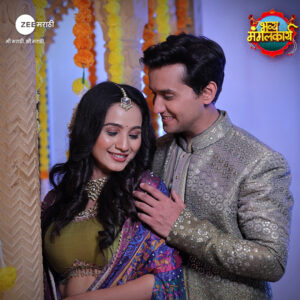 Divya Pugaonkar Instagram - जान्हवीच्या हाताला लागली जयंतच्या नावाची मेहंदी! 😍

पारू’ । ‘लक्ष्मीनिवास’
27 जानेवारी ते 1 फेब्रुवारी महासंगम, 7:30 PM

#Paaru #LakshmiNiwas #Mahasangam #MeMarathiZeeMarathi #ZeeMarathi #BhavyaMangalKarya