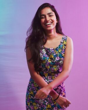 Divya Sripada Instagram - 🍭✨
 
.
.

Shot by @vikram_edikcs @vchitralu