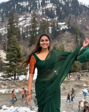 Divya Vadthya Instagram - 💚 
Chustunna , rojulu lekkapedutunna ! 
Cheptha nee sangarthi ! 💚

#divi #divinunchi #divivadthya #divimatalu