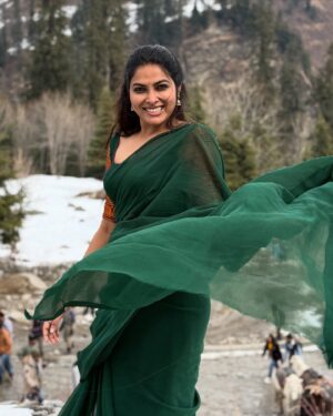 Divya Vadthya Instagram - 💚 
Chustunna , rojulu lekkapedutunna ! 
Cheptha nee sangarthi ! 💚

#divi #divinunchi #divivadthya #divimatalu