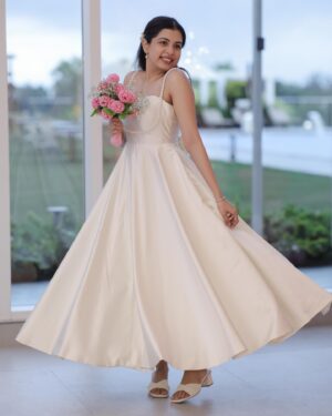 Diya Krishna Instagram - BRIDAL SHOWER 🧿❤️
Thank you @ahaana_krishna @ishaani_krishna @aswin__ganesh__ @sindhu_krishna__ @hansubeeeey and all my dear friends for making this day special for me.
Corset dress from @santinni.in 
Events by @lizaraevents 
Photography by @_stories_by_mathews__  @_mathews_photography