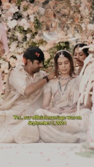 Diya Krishna Instagram - Our little secret🧿❤️
Thanks to @anjali_l_m @agin.murali and @_.abi.ab for being there for us since then🦋