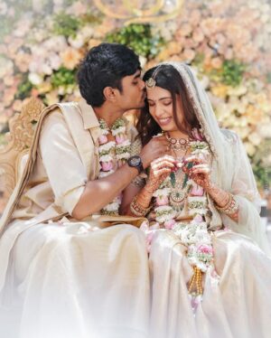 Diya Krishna Instagram - Mr & Mrs ❤️🧿
Photography by @skabhijithphotography 
Outfit exclusively from @mloft_by_joeljacobmathew 
Jewellery from @regaljewellers_in @atelierbyregal 
MUA @laxmi_saneesh 
Drapist @drapist_daira 
Garland by @boutiqueblackgold_flowers 
Event partners @decorlabevents @grandoystereventplanners