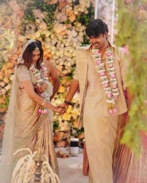 Diya Krishna Instagram - Mr & Mrs ❤️🧿
Photography by @skabhijithphotography 
Outfit exclusively from @mloft_by_joeljacobmathew 
Jewellery from @regaljewellers_in @atelierbyregal 
MUA @laxmi_saneesh 
Drapist @drapist_daira 
Garland by @boutiqueblackgold_flowers 
Event partners @decorlabevents @grandoystereventplanners