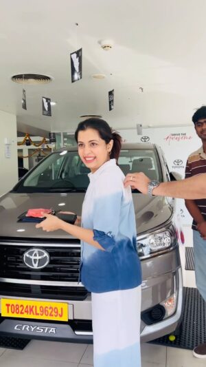 Diya Krishna Instagram - Finally one of my dream has come true ❤️🧿🦋 My own baby car❤️
Thanks to God,My Family and Aswin for encouraging me to achieve this❤️
Thank you Haaja Maama(Actor Appa Haaja) for being there for me during this new beginning of my life! 🙏🏻
#innovacrysta