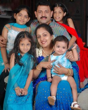 Diya Krishna Instagram - A picture from 2007 which I love so so so much! 🤍 Hansu looked exactly like a doll and we were all obsessed with her.I was in that phase where I was neither a cute child nor a grown up girl. That phase where you don’t fit into clothes from the kids section , but you also can’t find anything in the adults section lol! So every time we would go to Chennai for Summer Vacation , Amma and Achan would buy 2 sets of ghagra-cholis each for us from Pothys. And for most weddings and functions and important photographs of that year , we would very proudly wear them! ( Don’t forget to notice the matching rings me and Ishaani are wearing on our hands 😆 )

And coming to the song , this was one of our most favourite songs from a movie we love and would relate to so much. This song was also Amma’s mobile ringtone. And since her phone would keep ringing almost all the time , this song was constantly playing around in our house back then. And so , every time I listen to this song , I am immediately transported to the time when I was 12 years old , our house was filled with kids and Hansika was crawling around like a little doll! ♥️