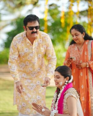 Diya Krishna Instagram - Haldi 🌼🧿
Photography @skabhijithphotography 
MUA @brahma_hairandmakeup 
Costume Courtesy @santinni.in 
Event planner @grandoystereventplanners 
Jewellery @florita_floral 
Location @tajgreencoveresort