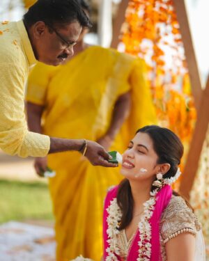 Diya Krishna Instagram - Haldi 🌼🧿
Photography @skabhijithphotography 
MUA @brahma_hairandmakeup 
Costume Courtesy @santinni.in 
Event planner @grandoystereventplanners 
Jewellery @florita_floral 
Location @tajgreencoveresort