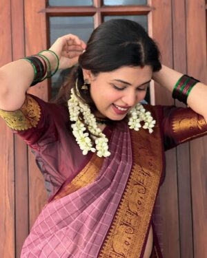 Diya Krishna Instagram - 🪷 
Saree from @pranatistyles 
Jewellery @ohbyozy
Shot by @sindhu_krishna__