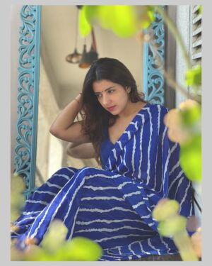 Dolly Chawla Instagram - 💙

#thought #sareeday #indianwear #mood #sareelove