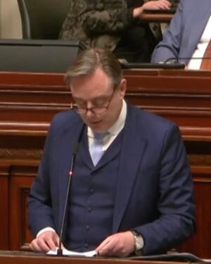 Dorothee Dauwe Instagram - Ook premier Bart De Wever heeft de scheurkalender van Dorothee… 🙈 #DorotheesDoordenker