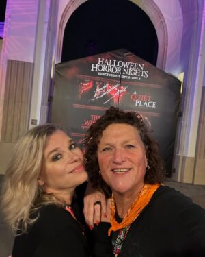 Dot-Marie Jones Instagram - THANK YOU @unistudios FOR TAKING CARE OF US!!#hollywoodhorrornights #HHN YOU OUTDID YOURSELVES THIS YEAR!! GENUINELY SCARED SO MANY TIMES !! What a blast!! FOREVER FAN!! 💀☠️🤡👹👺😈👿❤️