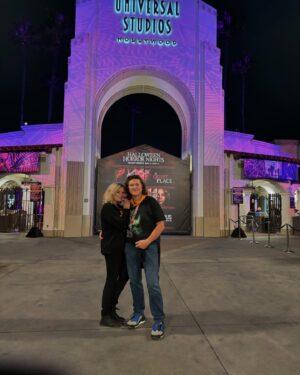 Dot-Marie Jones Instagram - THANK YOU @unistudios FOR TAKING CARE OF US!!#hollywoodhorrornights #HHN YOU OUTDID YOURSELVES THIS YEAR!! GENUINELY SCARED SO MANY TIMES !! What a blast!! FOREVER FAN!! 💀☠️🤡👹👺😈👿❤️