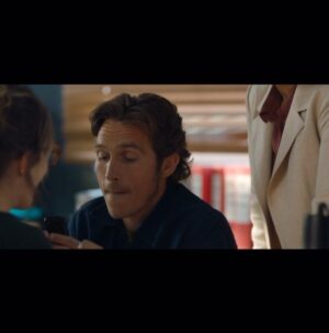 Dounia Coesens Instagram - 🎬 Ça y est ! La saison 1 de Tom et Lola est terminée ! 
Merci d’avoir été aussi nombreux à nous suivre dans cette folle aventure, merci pour tous vos messages que je lis et partage à l’équipe, ils nous touchent beaucoup 🙏🏻 La saison 1 est encore disponible en replay sur @france.tv ! 

À mon partenaire @pierreyves_bon pour sa sincérité, sa bienveillance et son écoute.

A la brigade de dingue ! Et de talent @gregoirepaturel @evelyneelgarbyk @elodievarletofficiel @yassine.hitch je vous kiffe ❤️

À cette joyeuse famille @evalipmann @gabinvisona @leeloo_eyme @mariehelene.lentini 

Aux amoureux et ex @blandinepapillon @laurentmarionofficiel @jeremiepoppe 

Merci aux réalisatrices et réalisateurs @jason_roffe @stephanekopecky @octaveraspail @adelinedarraux @thierrypetit de nous avoir porté avec tant d’envie et de bienveillance dans cette création de série.

Merci à @sebastien.pavard @cyril.hgl @vlatipa et @france.tv pour leur confiance et ce cadeau de personnage qu’est Lola 🙏🏻

Merci à tous les auteurs si nombreux en cette première saison d’avoir donné vie à cette belle équipe ! 

@franceTv @mediawan #TometLola