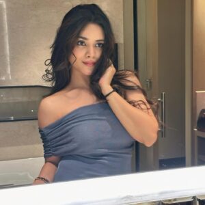Drishti Thakur Instagram - A mirror only adds to the magic ✨ 

#mirror #reflection