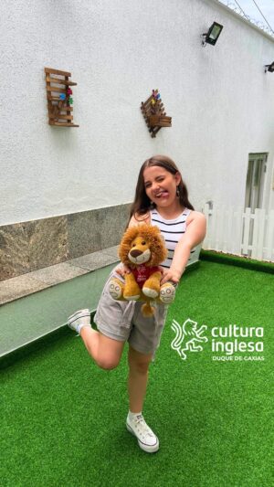 Duda Batista Instagram - Buscando o melhor para o futuro do seu filho?

A Cultura Inglesa Duque de Caxias também possui a Unidade Centro - ao lado do Colégio Santo Antônio (não é necessário ser aluno do colégio para estudar conosco)!

Aqui, você encontra o melhor ensino de inglês, com professores qualificados e uma metodologia que vai muito além da sala de aula.

Faça a escolha certa, vem ser Cultura! ❤️📚 🚀

QUEM FAZ FALA BEM!

📍 Unidade Centro
📱 (21) 97029-3502 (Whatsapp)
📱 (21) 3135-0667

#FaleInglês #culturainglesadc #culturainglesa #duquedecaxias #matriculasabertas #ingles #inglesbritanico #cidc #vempracultura #VemPraCulturaInglesaDC #ingles #ensino #idiomas #quemfazfalabem