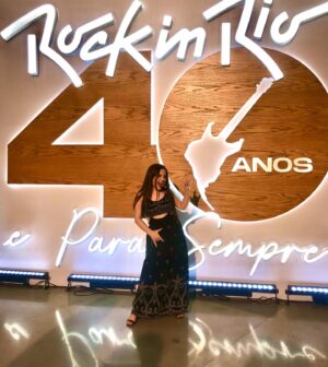 Duda Batista Instagram - E mais uma vez, à família @moellerbotelho ARRASOU! Que espetáculo!!! Estou simplesmente apaixonada !!! Simplesmente impecável! @musicalrockinrio40 👏🏻👏🏻👏🏻🎸🤘👏🏻👏🏻🎭

@rodrigopandolfo 
@malurodriguesoficial 
@betosargentelli 
@belkutner 
@gottscha 
@marianna_alexandre 
@charlesmoeller 
@c_botelho.claudio