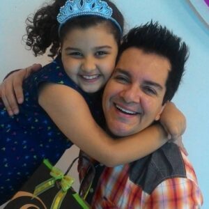 Duda Silva Instagram - Da Rede Gospel para a vida!! Essas fotos tem 7 anos de diferença. Foi incrível passar esse tempo com vocês!! 🤍
@rdaneseoficial 
.
.
#regisdanese #redegospel #alegria #reencontro #amizade #explorar #orlando #estadosunidos🇺🇸 #florida #reencontrodeamigos