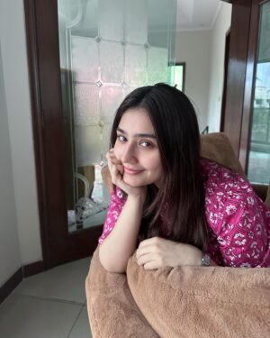 Dur-e-Fishan Saleem Instagram - Been a while🦋