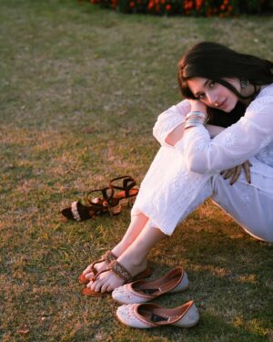 Dur-e-Fishan Saleem Instagram - @dazzlebysarah my all time favourite!!😍 Grab the stunning collection of juttis and flaunt like me!!✨

Shop now at www.dazzlebysarah.com

#Dazzle #Dazzlebysarah #Dazzlegirl #MadewithLove

📸 @ayeshanoorkurdd