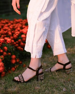 Dur-e-Fishan Saleem Instagram - @dazzlebysarah my all time favourite!!😍 Grab the stunning collection of juttis and flaunt like me!!✨

Shop now at www.dazzlebysarah.com

#Dazzle #Dazzlebysarah #Dazzlegirl #MadewithLove

📸 @ayeshanoorkurdd