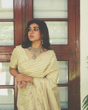 Dushara Vijayan Instagram - 💫 🤍

Shot by : @digiframez_fashion @kris_clicker 
Hair and Drape by : @sandys_makeup_mehendi  @sowmiyaa_artistry