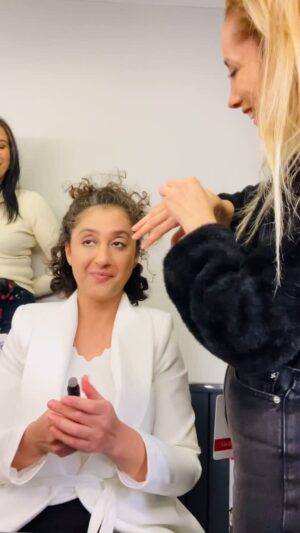 Ecem Erkek Instagram - Ağzımdaki sakıza o kadar gıcık oldum ki kendi ağzıma yapıştırdım şimdi . Hakettim çünkü. Neyse bizim makyaj odası muhabbetleri bu şekil . Kakara kikiri :) goygoy :) Seda’nın dahiyene fikirleri geceye damgasını nasıl vuruyor oynat bakalım 🤣