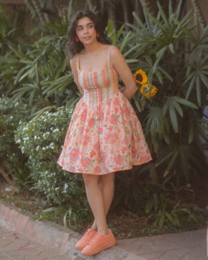 Eisha Singh Instagram - Just like a sunflower changes it’s direction from where it soaks sunlight, I change my direction towards the source of all your love, As I love basking in it 🌻 

Grateful for all the love showered on me by my Tribe💛

Photographer - @portraitdeewana 
MUAH - @celebsmakeupbysejal
Outfit- @ribelle.in
Rings- @cherryblossoms.designs
Footwear- @yoho_lifestyle
Styled By- @saloni142_
Assisted By- @_.nidhipurohit
Team - @oceanmediapr

#eishasingh #eishastribe #photoshoot