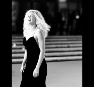 Elena Kampouris Instagram - Ringrazio @giorgioarmani per il meraviglioso vestito che ho avuto l’onore di indossare in una serata che non dimenticherò mai💚🤍❤️Fino Alla Fine al cinema dal 31 ottobre 
Thank you @giorgioarmani for such a beautiful dress celebrating an unforgettable night !

#love #italy #memories #smile #art #live #life #mood #fashion #photography 
#style #ootd #travel #happy #hair #lifestyle #hairstyle #sweet #beautiful #night #red #design #instafashion #girl #blonde #instadaily #instagood #instapic #insta #instagram